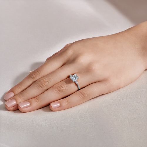 Pierścionek SAVICKI: białe złoto, diamenty